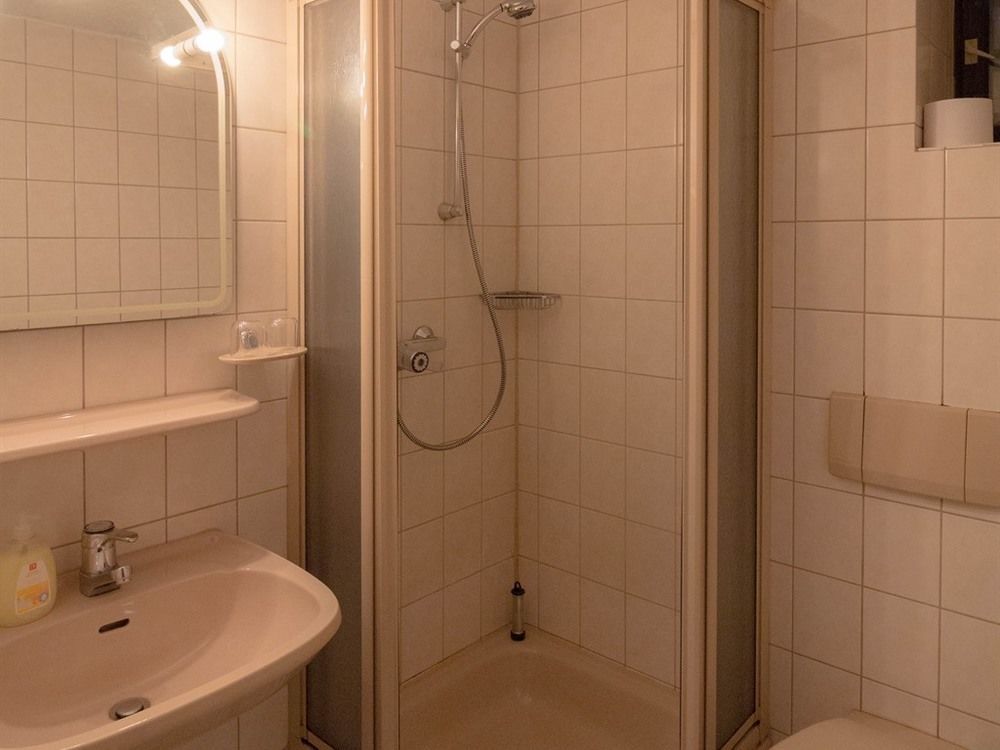 Hotel Erfurter Kreuz Kirchheim  Buitenkant foto